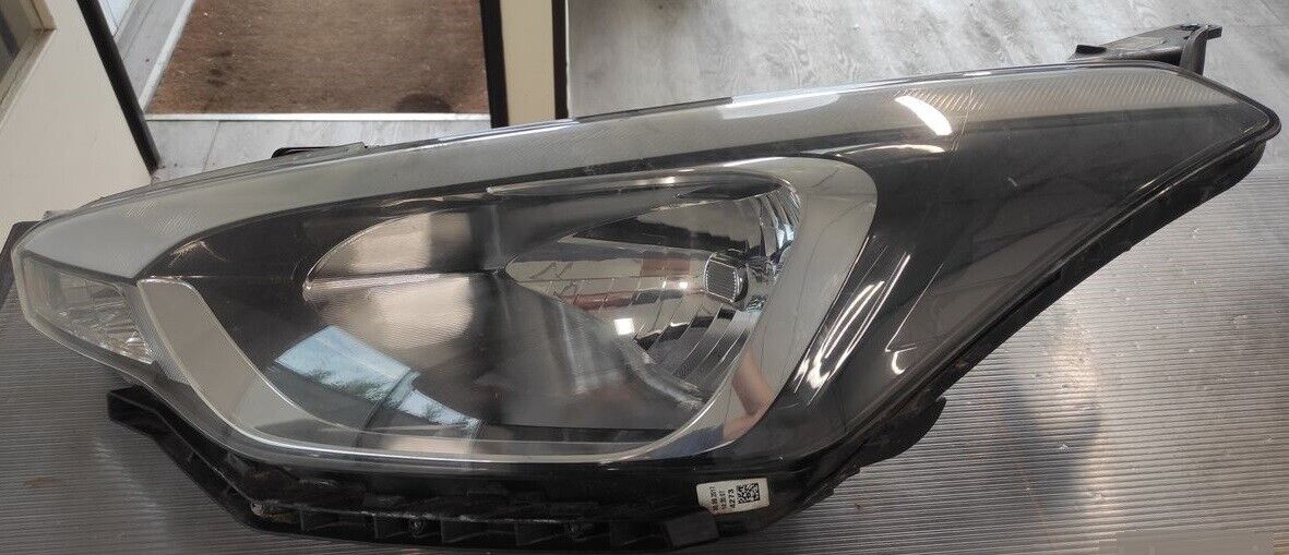 Phare gauche Hyundai i20 2014 à 2019 92101-C8000